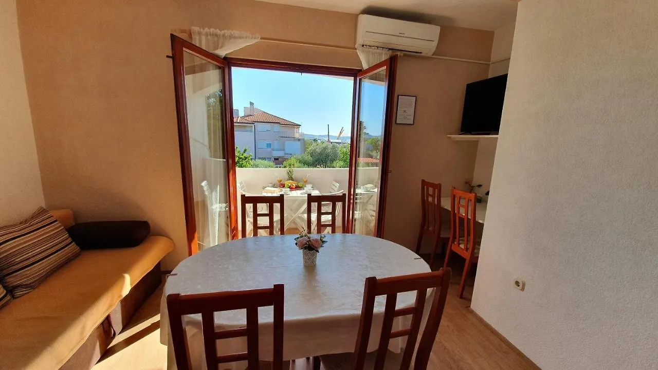Apartments Sime  Sukosan