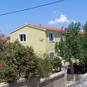 Apartment Buturic, Sali