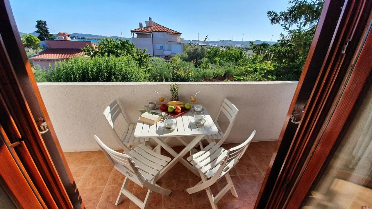 Apartments Sime Sukošan 0*,